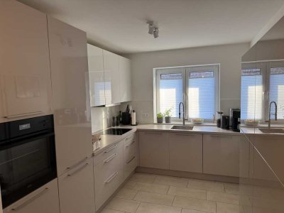 Schönes 5-Zimmer-Reihenhaus mit gehobener Innenausstattung und EBK in Burgwedel