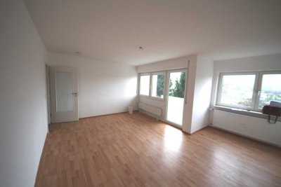 Marko Winter Immobilien - Obrigheim: Schöne Wohnung im 6-Familienhaus mit Balkon