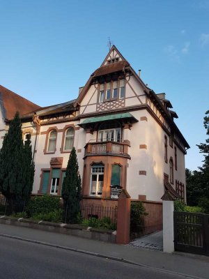 Helle zwei Zimmer DG-Wohnung in historischer Villa in Lahr