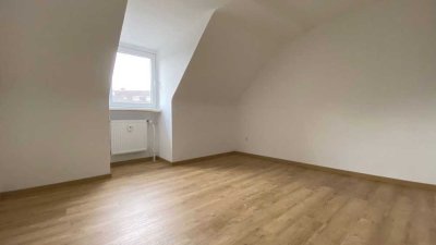 *** Erstbezug nach Modernisierung! Charmante DG-Wohnung mit Duschbad! ***