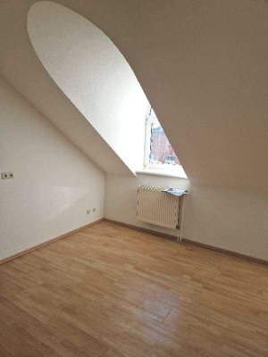 Schöne 2-Zimmer Wohnung mit offener Küche