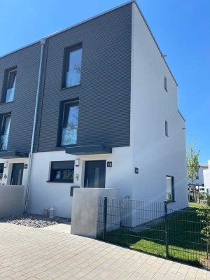 Schönes und neuwertiges 4,5-Zimmer-Reihenendhaus mit geh. Innenausstattung und EBK