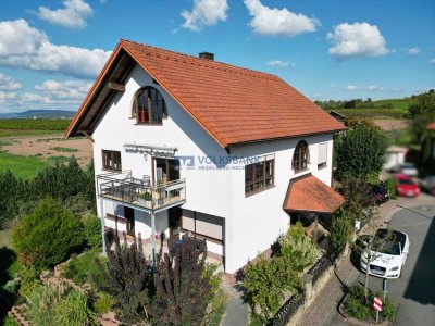 Großzügiges 1-2 Familienhaus mit viel Wohnfläche in naturnaher Lage!