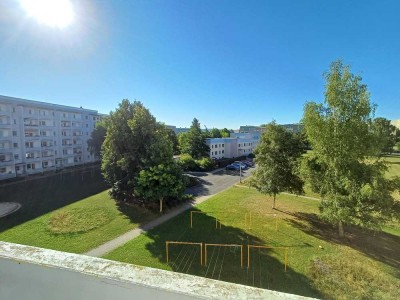 Helle 3-Zimmer-Wohnung mit Balkon in Plauen