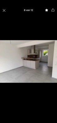 Kemnath Reihenmittelhaus mit Garage und Stellplatz, KM 1325 € - 130 m² - 4,5 Zi.