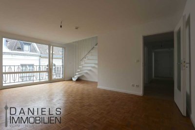 3 ZIMMER MAISONETTEWOHNUNG MIT PARKETT, LAMINAT UND FLIESEN IN KÜCHE