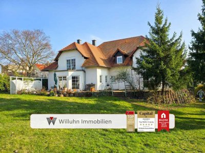 Freistehende Villa mit bis zu 3 Wohnungen | 4 Garagen | Energie B | parkähnliches Grundstück