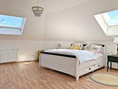 charmante 3 Zi.-Altbau-DG-Whg. m. offenem Wohnbereich in zentraler Lage (max 3 Bewohner, KEINE WGs )