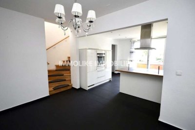 ** Helle Townhouse- Etagenwohnung mit Loggia in Frankfurt- Riedberg **