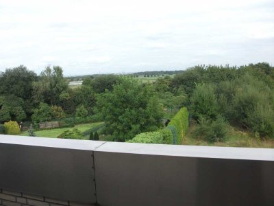 Brühl, schöne 2-Zimmerwohnung über zwei Ebenen mit Balkon in guter Lage