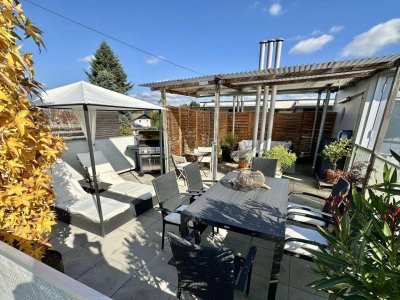 Hochwertige 3-Zimmer-Wohnung mit charmantem Wohngefühl mit privater Dachterrasse und TG-Parkplatz