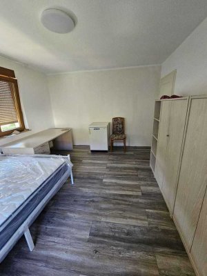 WG-Zimmer in 3er-WG, voll möbliert