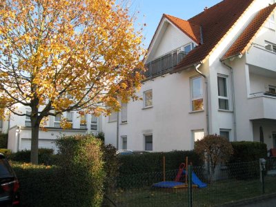 Ruhige, lichtdurchflutete 2 Zimmer Maisonette Wohnung mit 2 Balkonen, 100 qm