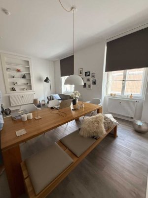 Stilvolle 4-Zi.-Altbau-Whg.+ Wohnküche, Altstadt Landshut, Echtholzparkett, EBK, Gäste-WC
