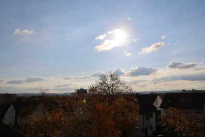 **JUWEL in BESTLAGE**  Wohnen in Nellingen - STEINEN I! Dachwohnung mit AUSBLICK! - STADTBAHNNAH
