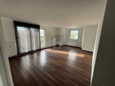 HELLES ZUHAUSE MIT BALKON UND GARAGE
