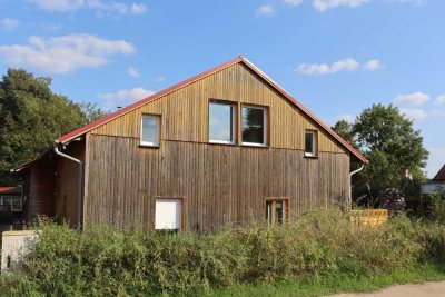 Moderne Holzhaushälfte, direkt nutzbar