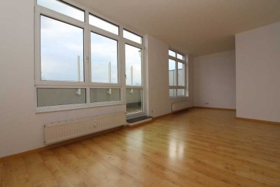 Lichtdurchflutete Dachgeschosswohnung mit großer Terrasse in toller Wohnanlage