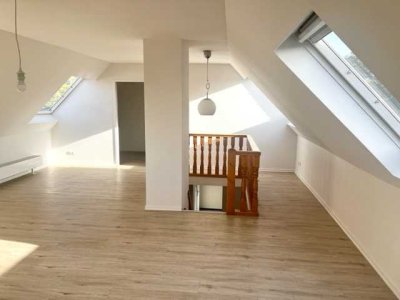 Lichtdurchflutete, großzügig geschnittene, 3 Zi. Maisonette Wohnung plus Stellplatz !