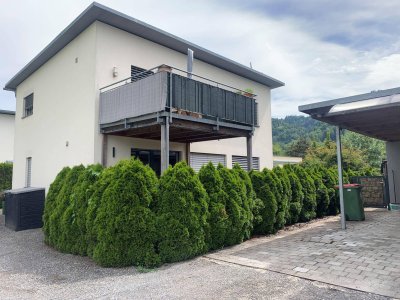 Schöne 2 Zimmer Gartenwohnung mit überdachter Terrasse!