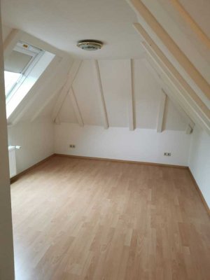 Schöne Dachgeschosswohnung + Dachstudio in Erbenheim