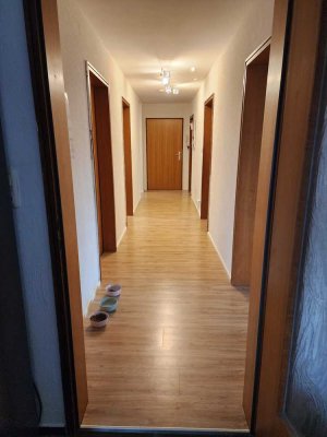 Helle 4-Zimmerwohnung mit Gartenanteil und Balkon