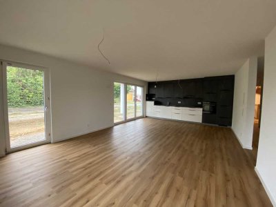 Erstbezug mit Balkon und Einbauküche: Schöne 3-Zimmer-Etagenwohnung mit geh. Innenausstattung (2/4)