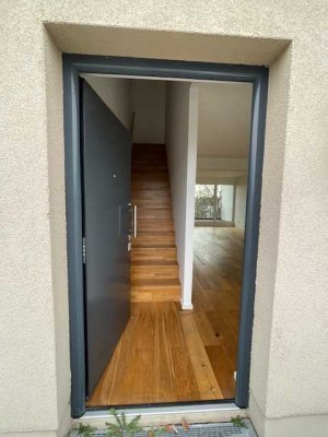Exklusive, neuwertige 3-Raum-Maisonette-Wohnung mit geh. Innenausstattung mit Balkon und EBK
