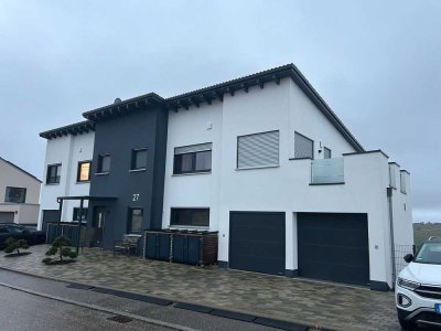 Wunderschöne 4 Zimmer Wohnung mit großzügiger Terrasse und eigenem Garten. Perfekt für Familien