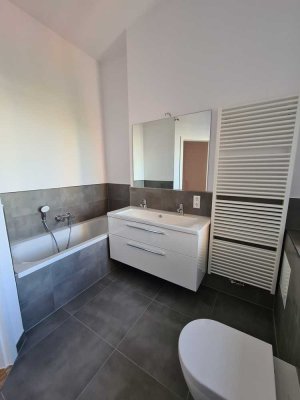 ** Wunderschöne 3-Raum Maisonettewohnung mit Loggia, Parkett und FHZ **EBK möglich** WE 09**