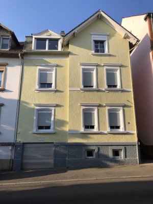 Wunderschöne und ruhig gelegene vier Zimmer Maisonette Wohnung
