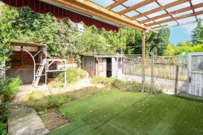 Leerstehendes Reiheneckhaus mit Entwicklungsmöglichkeiten in Stuttgart-Altenburg