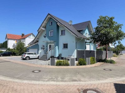 Einfamilienhaus der Begierde! Junges, modernes Haus mit Doppelgarage, Keller und großem Garten.
