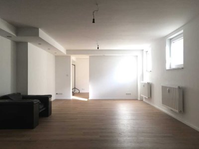 Sanierte 1,5-Raum-Souterrainwohnung 74qm mit Einbauküche in Rodgau