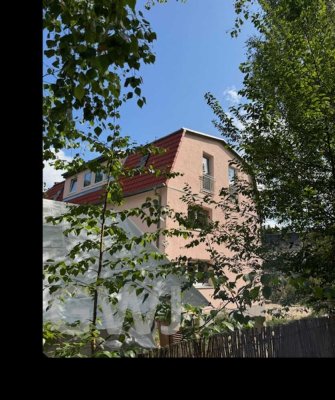 Natur & Erholung pur: Neue exkl. 3,5-Zi-DG-Wohng mit Blick ins Grüne in Berlins Villenvorort Kleinm.