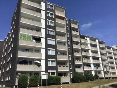 Preiswerte, weitläufige 3-Zimmer-Wohnung mit Balkon (WBS erforderlich)