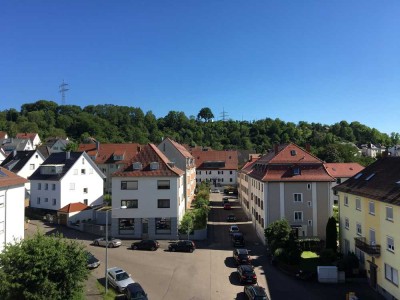Lichtdurchflutete 3-Zimmer-Dachgeschosswohnung mit traumhafter Aussicht in Stuttgart-Zuffenhausen