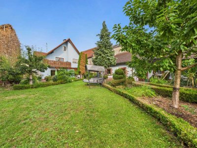 CHARMANTES ZWEIFAMILIENHAUS MIT EIGENER GARTEN-OASE