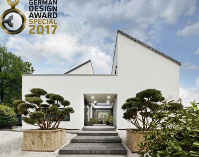 Dieses Haus ist einmalig und mit viel Glas in den Wänden ! Mit Grundstück berechnet !