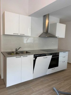 Möblierte 4-Zimmer-EG-Wohnung in Berlin Wedding