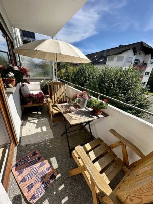Geschmackvolle 3-Raum-Wohnung TOP-Lage! Renovierte 3-Zimmerwohnung mit Balkon und EBK in Siegburg