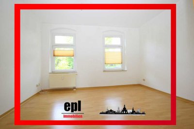 **gut geschnittene Wohnung mit Balkon im Grünen**