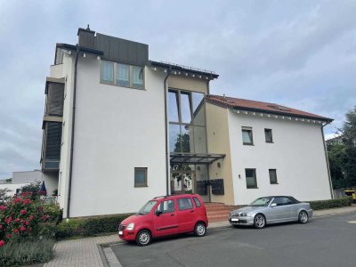 Attraktive und helle 2-Zimmer-Wohnung mit Balkon in zentraler Lage