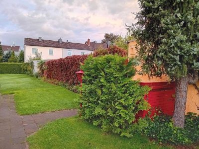 Haus mit Garage und großem Garten in ruhiger Lage