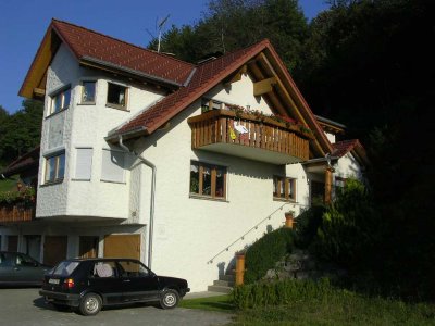Günstige, gepflegte 4-Zimmer-DG-Wohnung mit Balkon und Einbauküche in Stühlingen-Bettmaringen