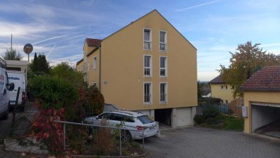 Geschmackvolle, modernisierte 3-Raum-Hochparterre-Wohnung mit geh. Innenausstattung mit EBK