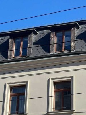 Stilvolle 4-Zimmer-Dachgeschosswohnung in Toplage – vermietetes Investment mit Weitblick