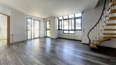 besondere 3 Zimmer Maisonette-Wohnung mit Balkon, TG, Galerie, 2 Bäder, EBK