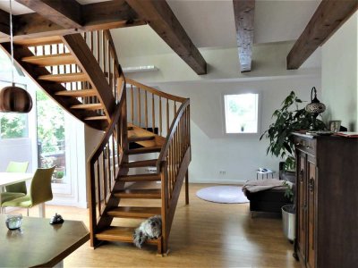 NIENDORF / KÖNIG-HEINRICH-WEG * GANZ OBEN! Individuelle 1,5-Zimmer-60m²-Galerie-Maisonette-Wohnung