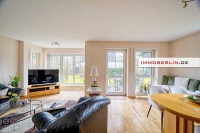 IMMOBERLIN.DE - Jung gebliebene Wohnung mit Südwestterrassen, Garten, geräumigem Garagenplatz